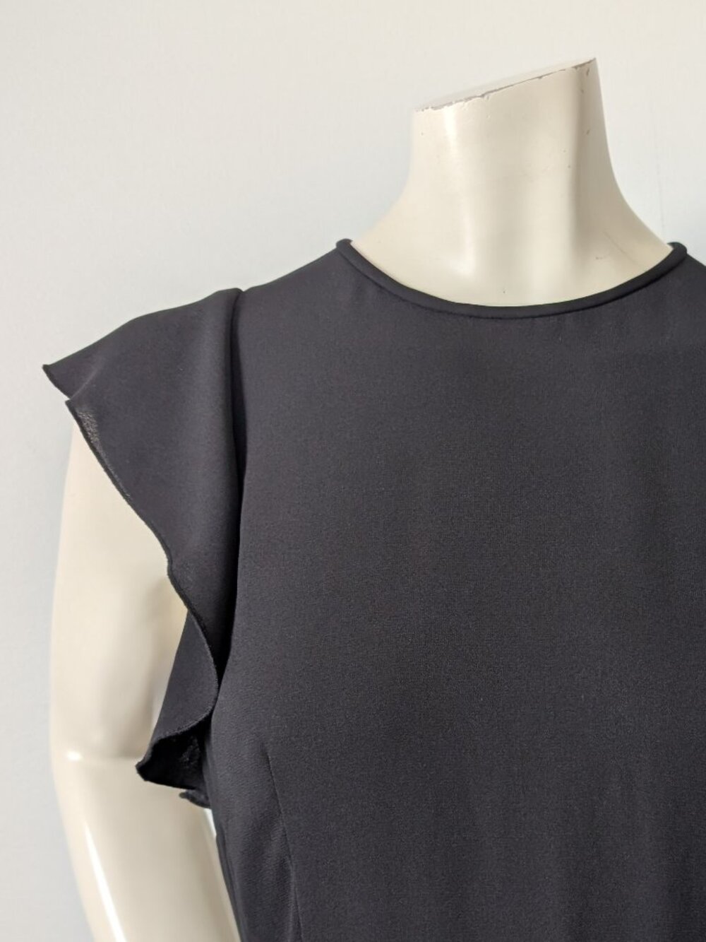 Wilfred by Aritzia - Classic Black Flutter-Sleeve Midi Dress – Size 8 - Picture 2 of 7